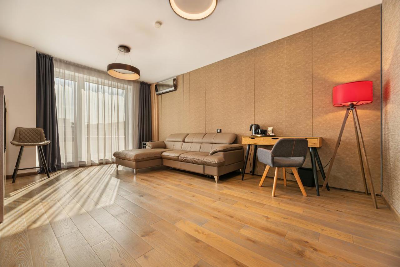 Promenada Studios Braşov Exteriör bild