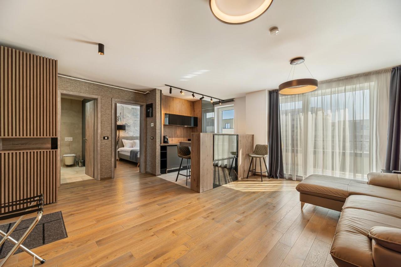 Promenada Studios Braşov Exteriör bild