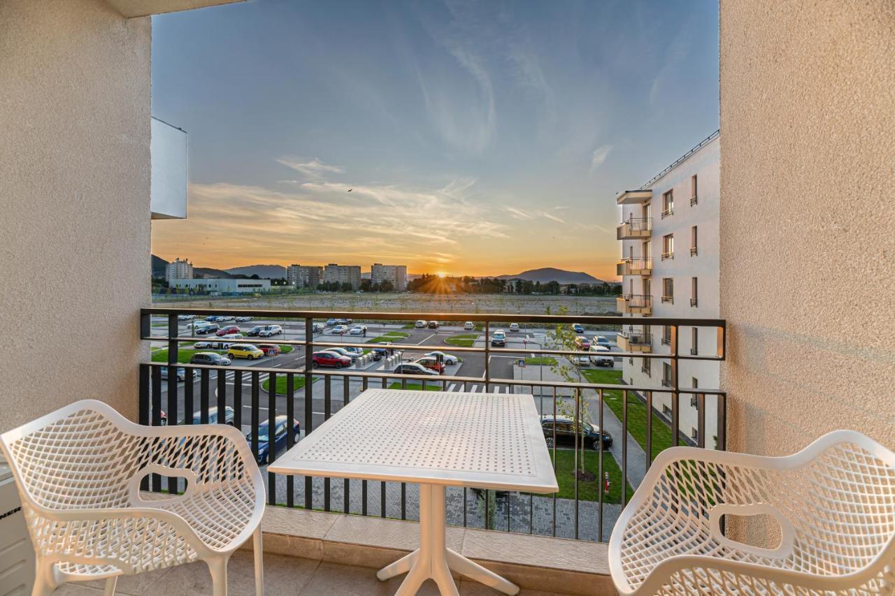 Promenada Studios Braşov Exteriör bild
