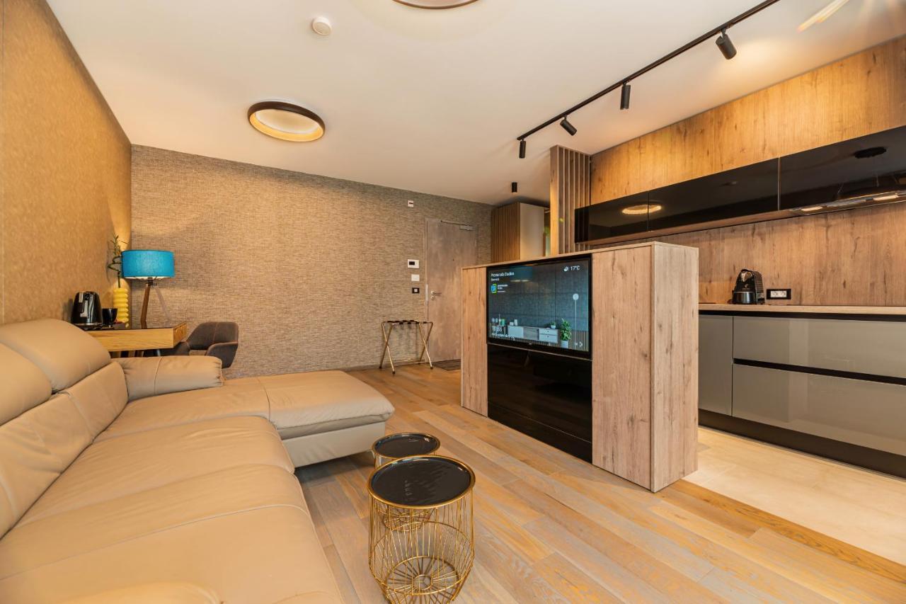 Promenada Studios Braşov Exteriör bild
