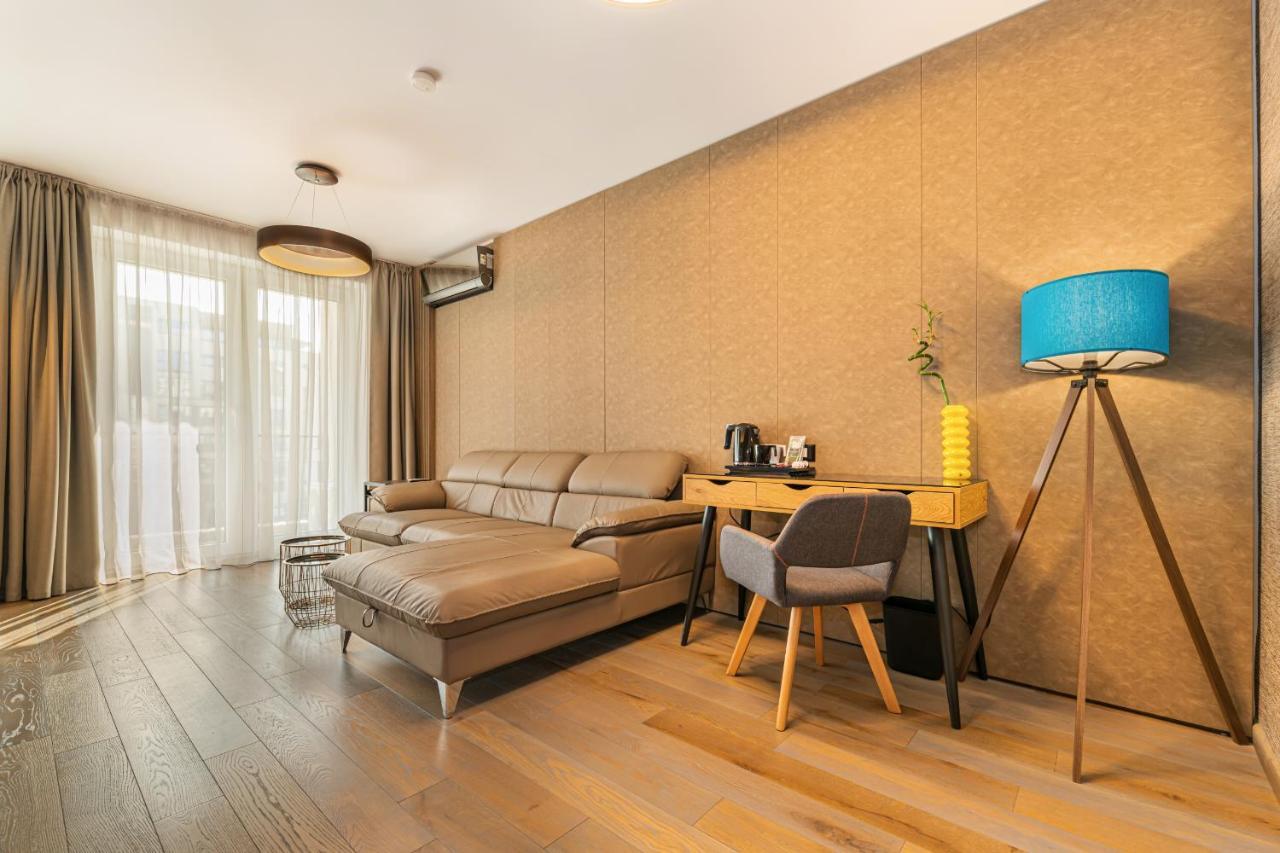 Promenada Studios Braşov Exteriör bild