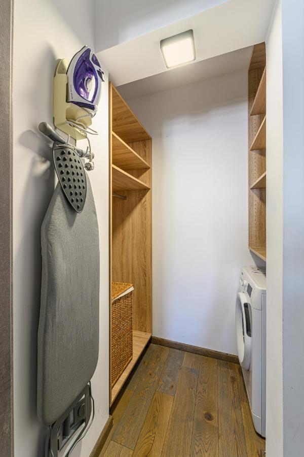 Promenada Studios Braşov Exteriör bild