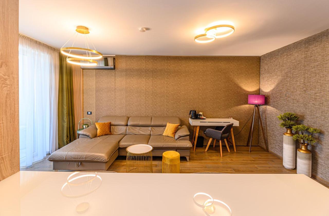 Promenada Studios Braşov Exteriör bild