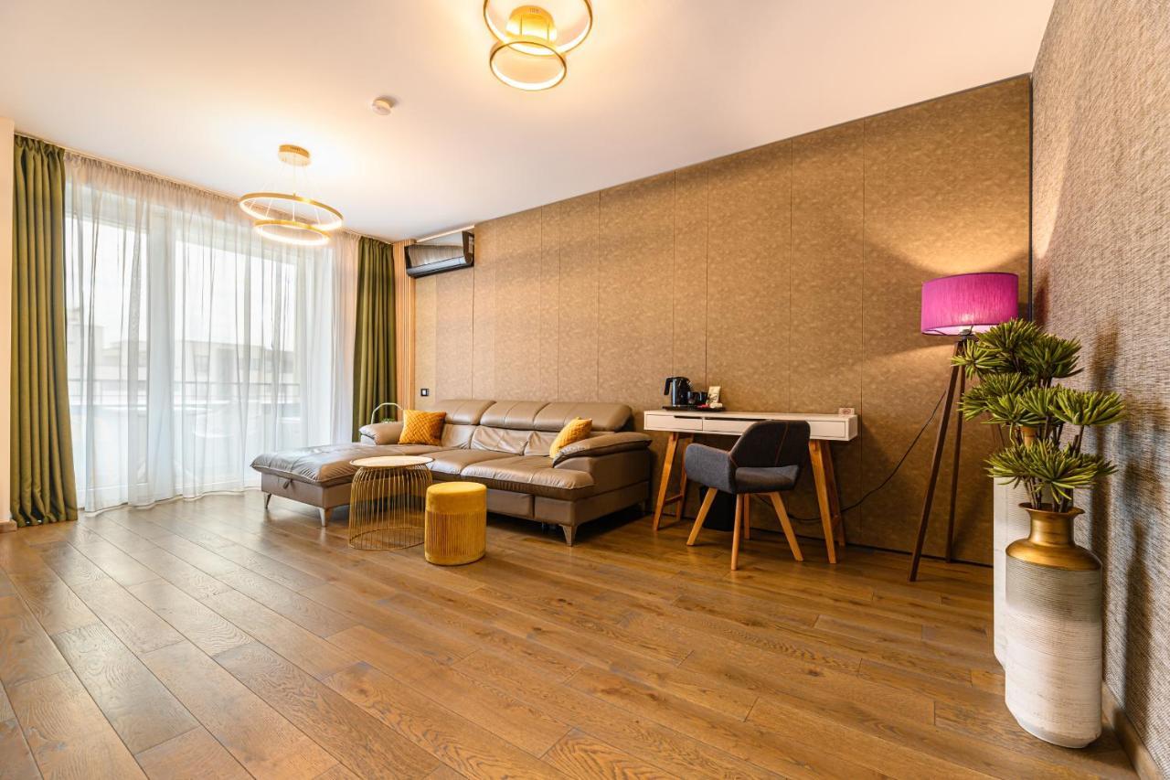 Promenada Studios Braşov Exteriör bild