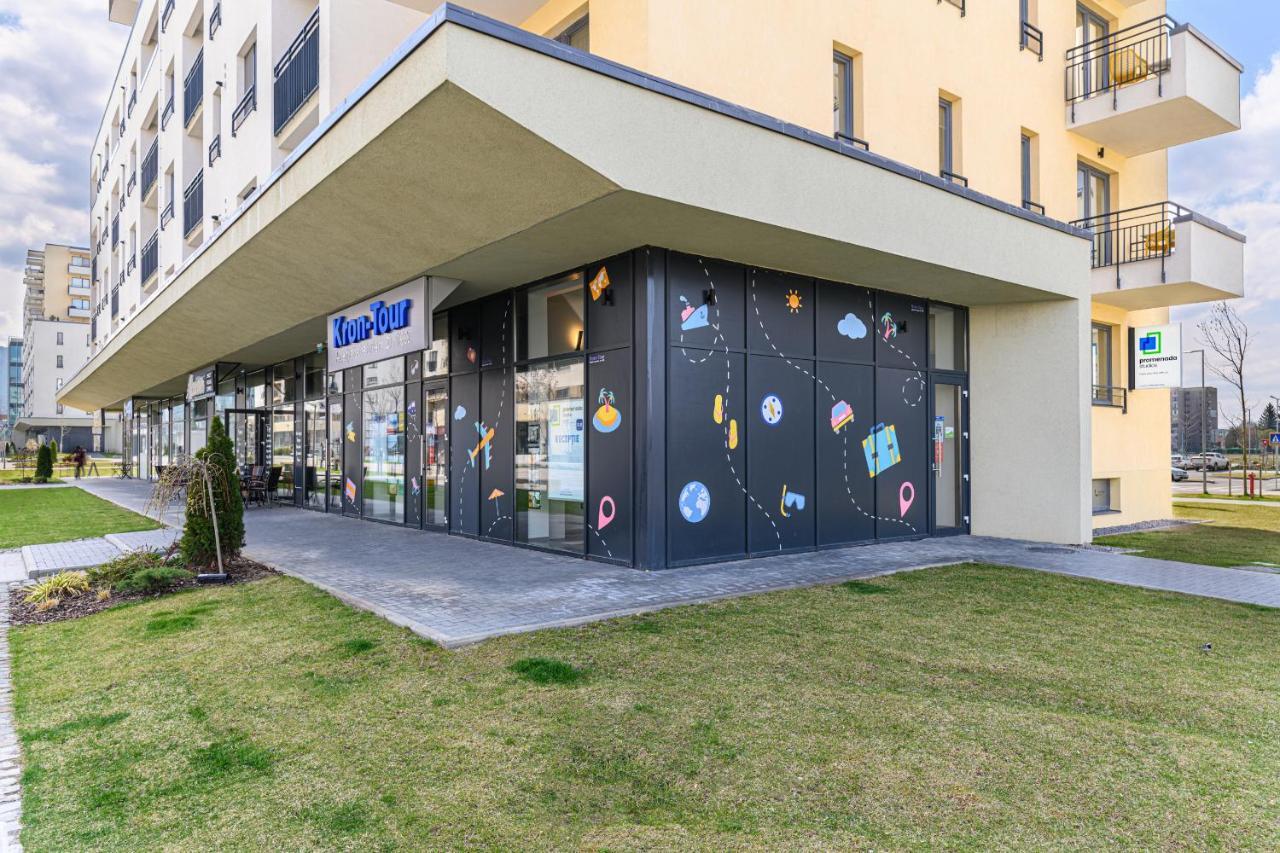 Promenada Studios Braşov Exteriör bild