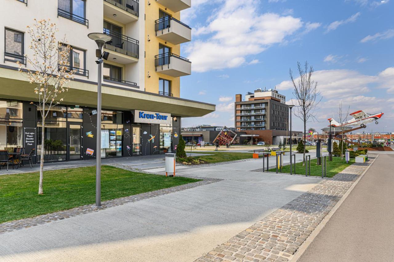 Promenada Studios Braşov Exteriör bild