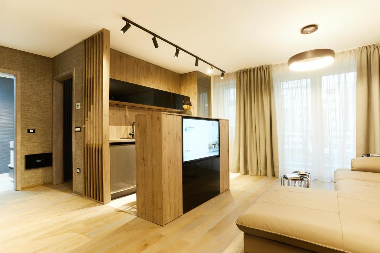 Promenada Studios Braşov Exteriör bild
