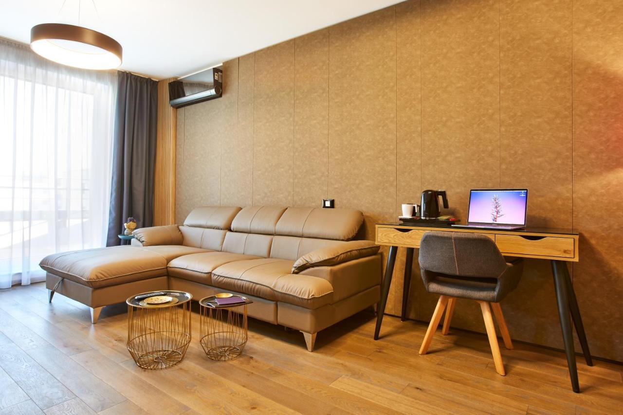 Promenada Studios Braşov Exteriör bild