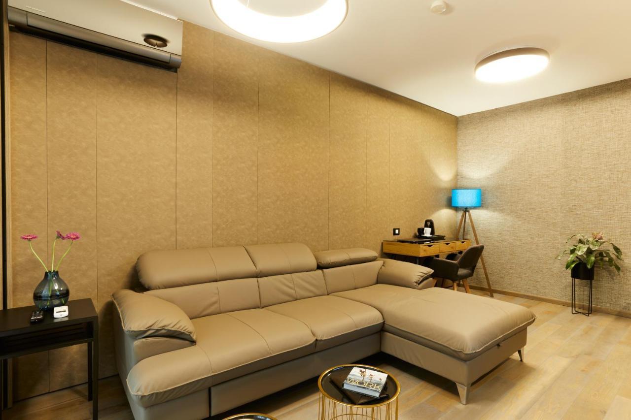 Promenada Studios Braşov Exteriör bild